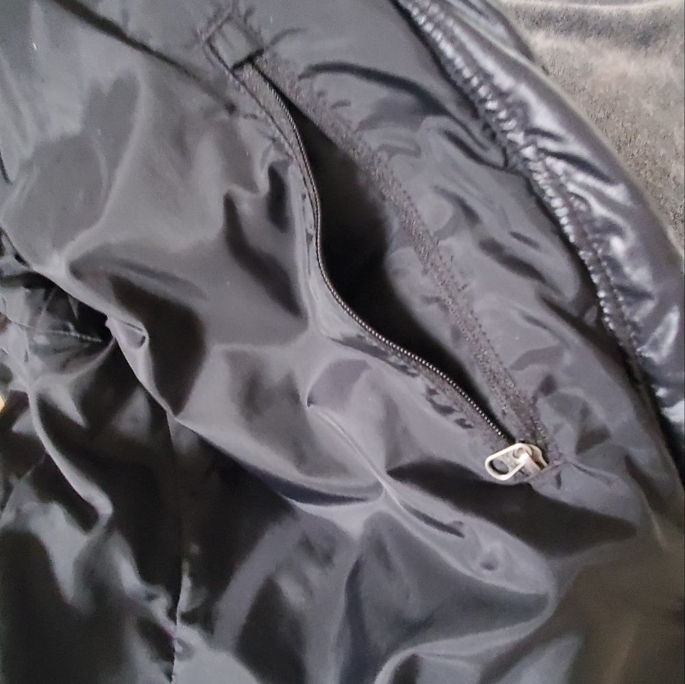 Puffer jacket preloved, warm, cozy. I enjoyed it but it is small for me now